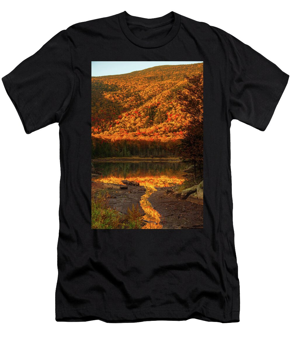 Autumn Colors Reflected in Stream Jeff Folger T-Shirt