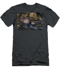 Beaver and Kit Feeding Suzi Eszterhas T-Shirt