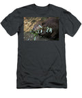 Beaver Feeding on Willow Suzi Eszterhas T-Shirt
