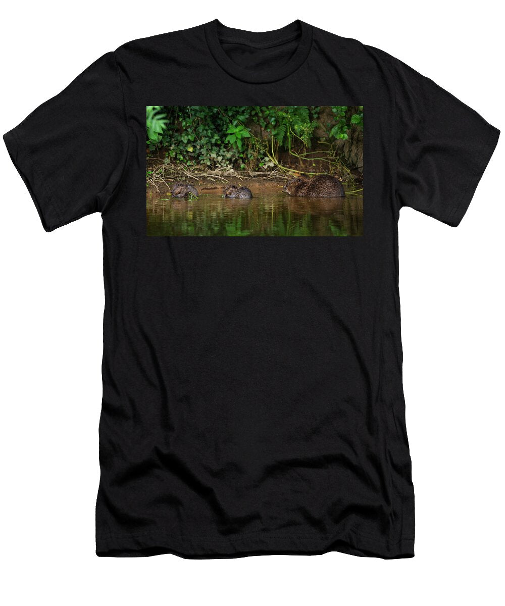 Beaver Female Feeding on Willow Bark with Her Two Kits Matthew Maran Natureplcom T-Shirt