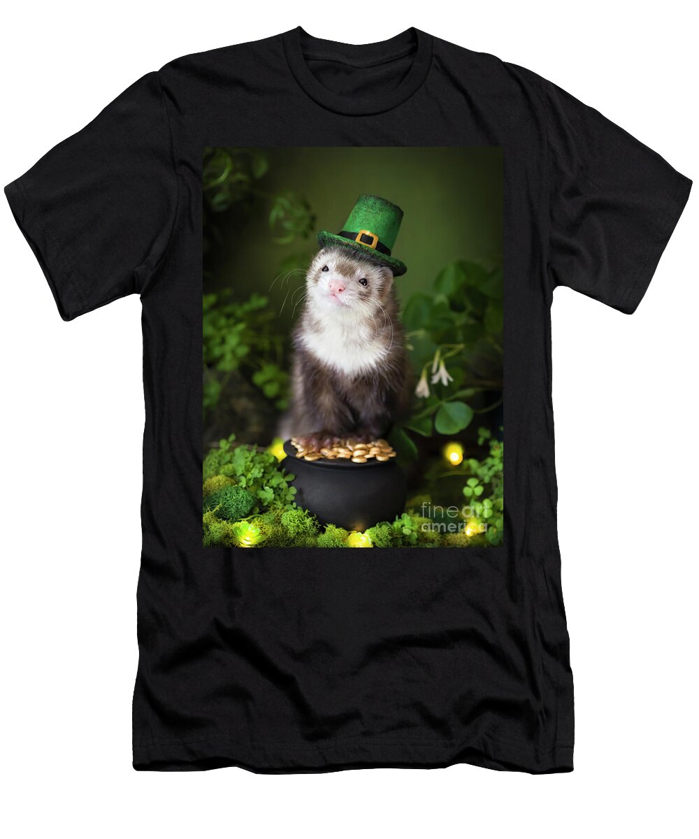 Kiss Me Im a Ferret Darya Zelentsova T-Shirt