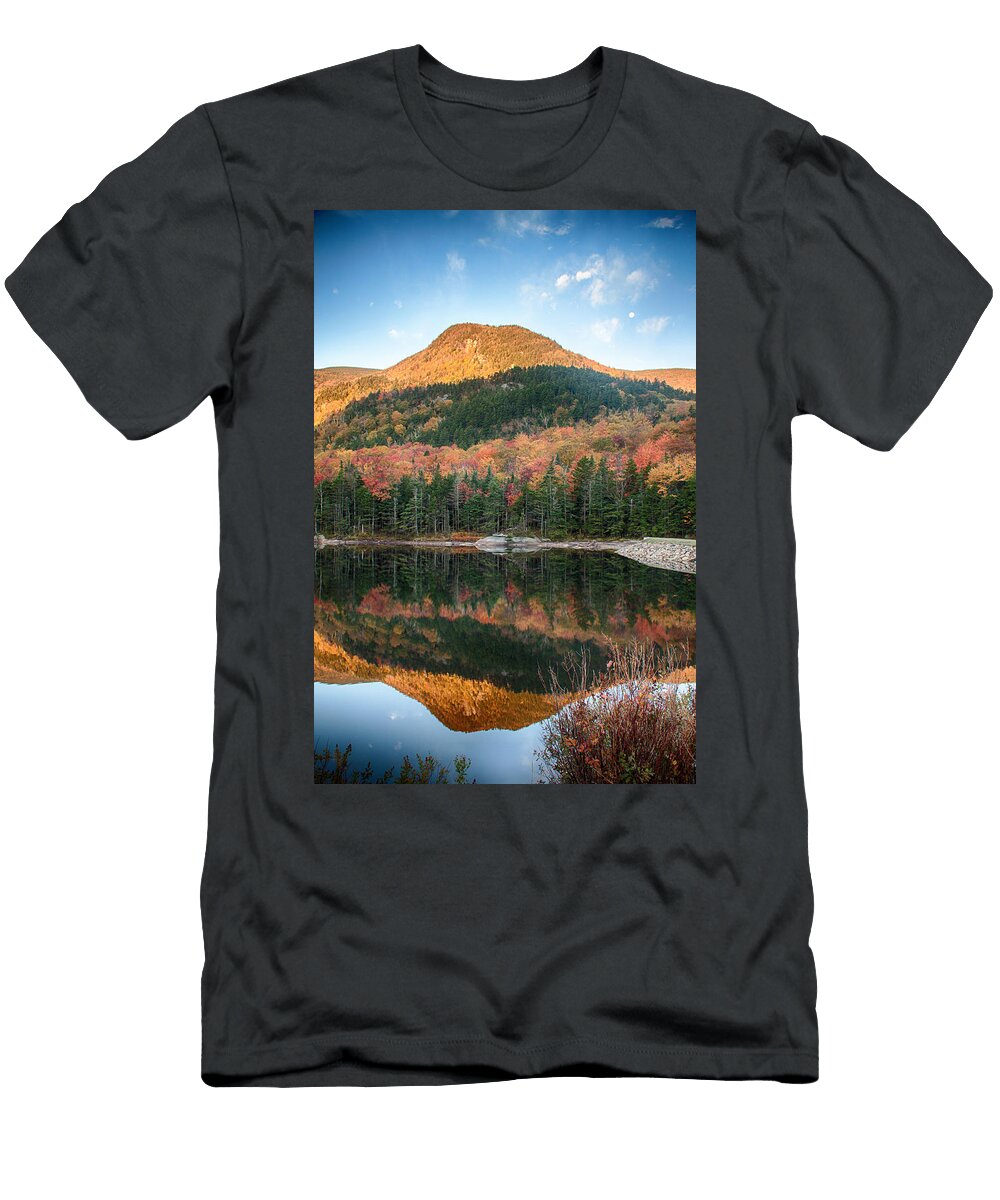 Moon Setting Over Kinsman Notch Jeff Folger T-Shirt