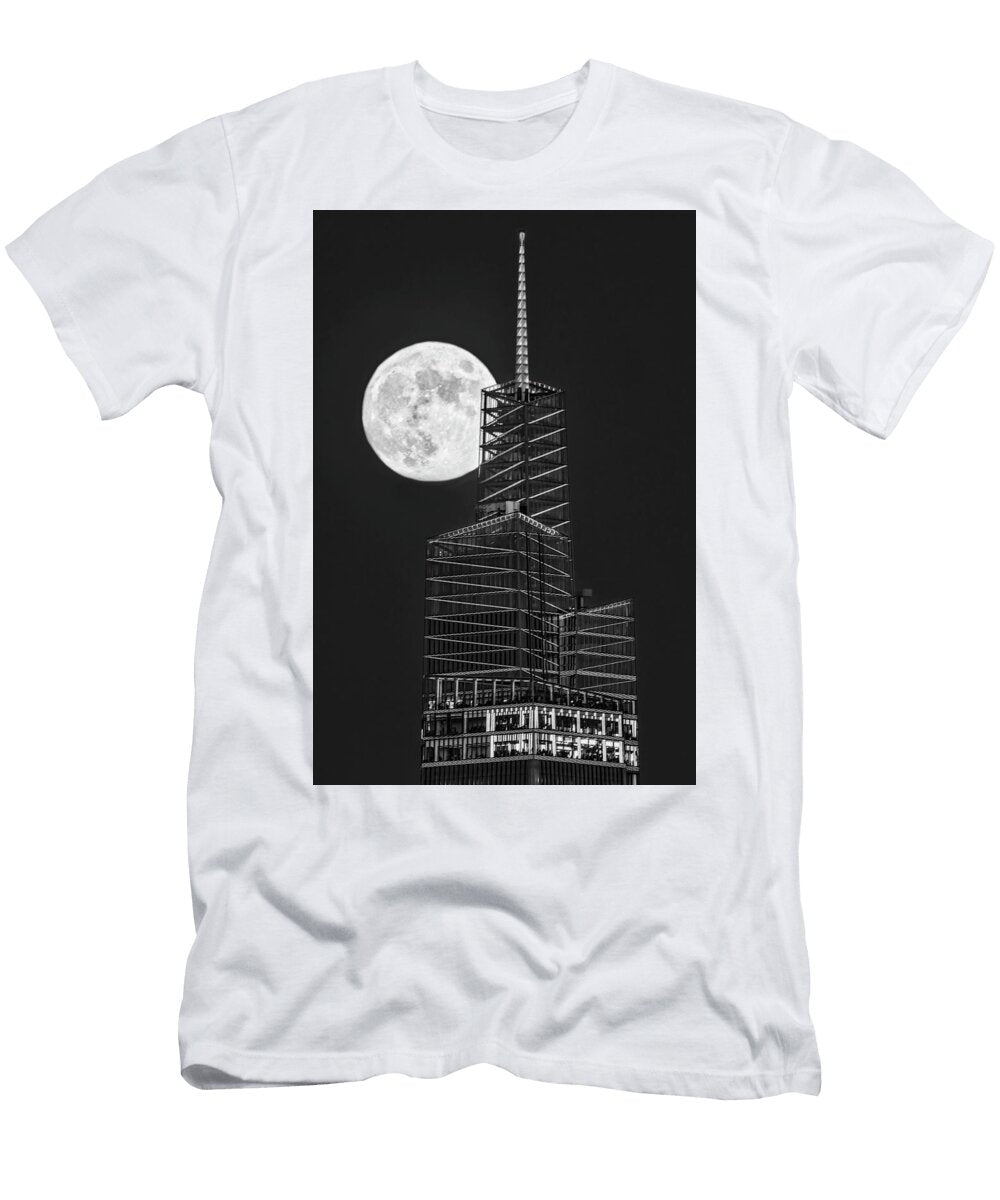 One Vanderbilt Moon in NYC Bw Susan Candelario T-Shirt